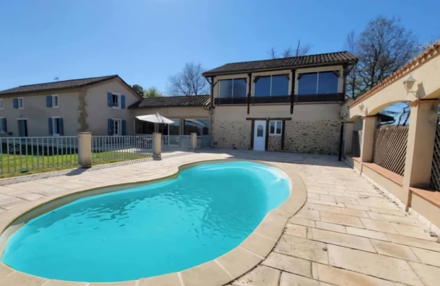 Gite domaine Rey 15 Swimming pool Petanque nearby Mirande gers