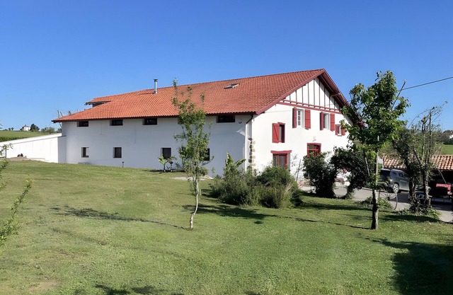 Gite Goitiaya with Private Terrace, Wi-Fi and Air Conditioning