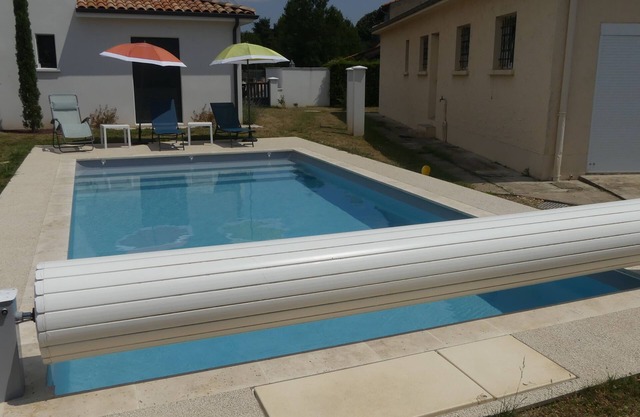 Gîte* high comfort, air-conditioned, swimming pool, close to shops and leisure activities