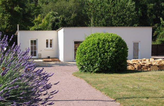 GITE IN LOVELY GROUNDS WITH SWIMMING POOL