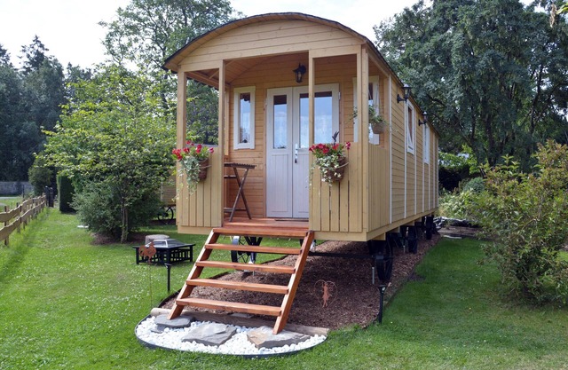 Gîte insolite 'La Bengali'. A trailer in the heart of nature.