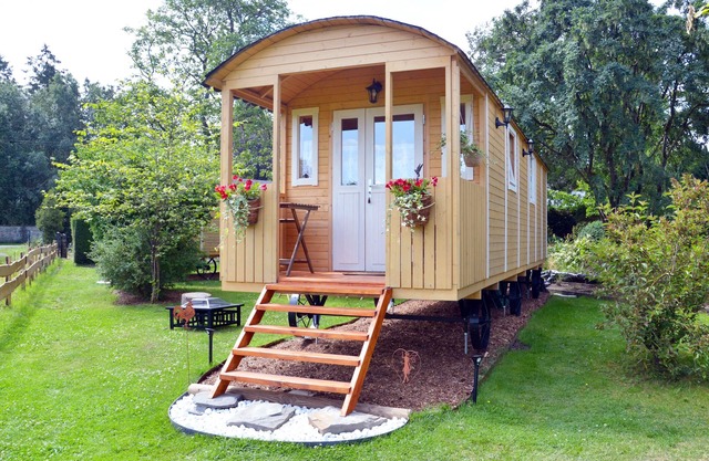 Gîte insolite 'La Colibri'. A trailer in the heart of nature.
