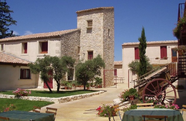 Gite La Tour for 4 persons with swimming pool near Montpellier