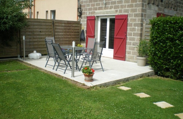 Gite " les Magnolias" in a park a few Kms from La cote (2 nights mini)