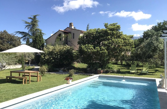 Gîte Lubéron in Bedoin at the foot of Mont Ventoux superb pool view Ventoux