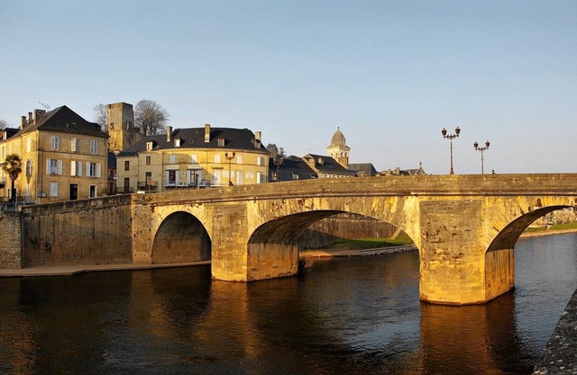 GITE "QUIET AND LEISURE" Montignac Lascaux. Beautiful sites to discover