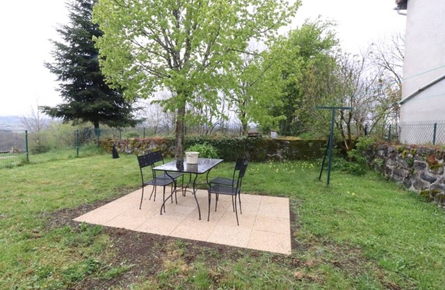 Gite Saint-Étienne-de-Chomeil, 2 bedrooms, 4 persons