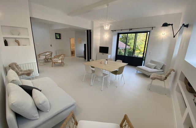 Gite Senlisse, 6 bedrooms, 14 persons