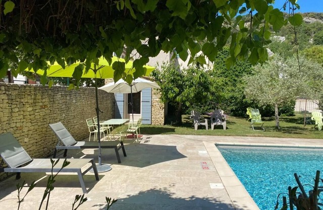 Gîte Studio with Terrace in Venasque