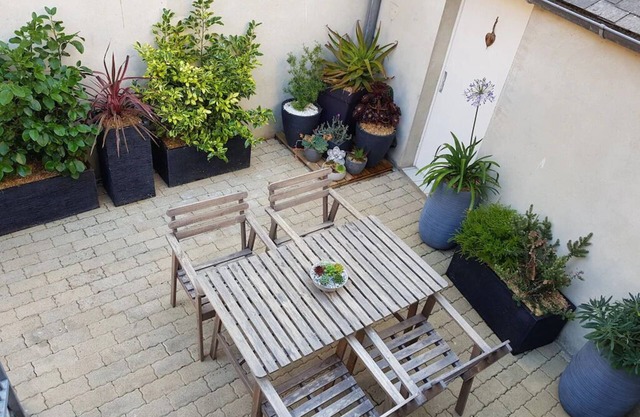 Gite with terrace, sheltered from the wind, not overlooked, 200m from a beautiful beach.