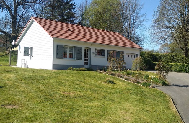 Gîte with jacuzzi, at the start of the course valley detached house