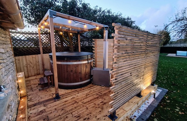 Gîte with swimming pool, Nordic bath, close to the landing beaches