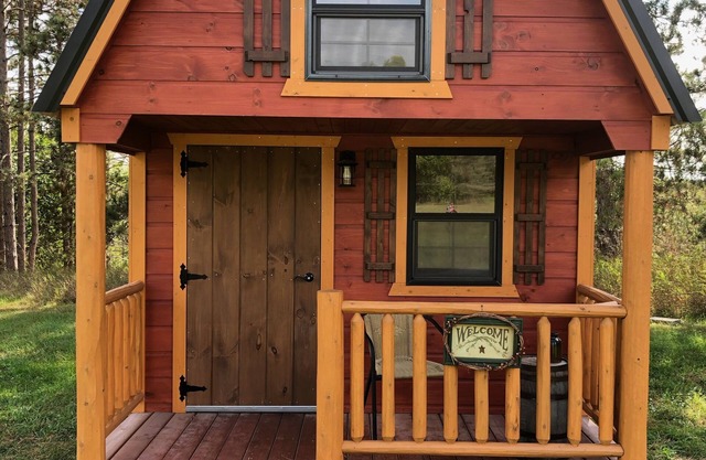 GLAMPING Cabin next to Crystal Mountain and Betsie River