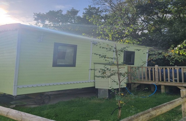 Glamping Hut - Riverview 5