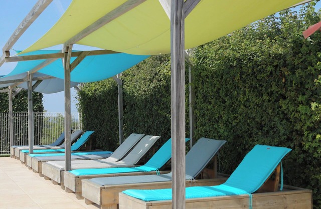 Glamping 'Safarilodge Prestige Tent 14 4 Pers' with Shared Pool, Private Terrace and Wi-Fi