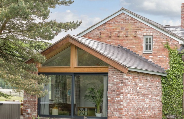GLAN CLWYD ISA - THE BIG BARN, pet friendly, with pool in Denbigh