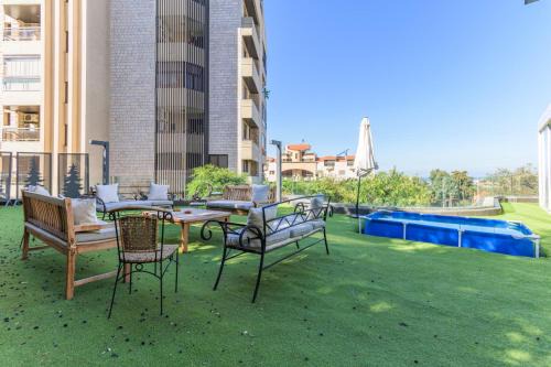 GlassHaus Rooftop 2-BR W terrace and pool in Ghazir