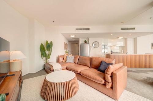 Glasshouse on Felix - Luxury Brisbane City Apartment with River Views, Pool and Parking