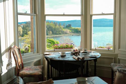 Glenaros Lodge