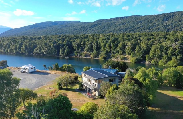 GLENDALE RIVER VIEW HOLIDAY HOUSE