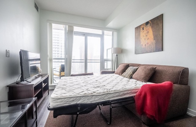 GLOBALSTAY. Modern Dunfield Ave 1 Bedroom Apartment