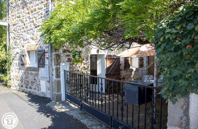 Glycine - Authezat - Gîte