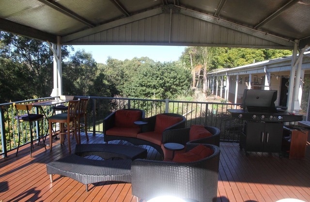 Gold Coast Riverfront 20 acres with 3 brm Accommodation