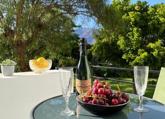 Golden Bay Apartment