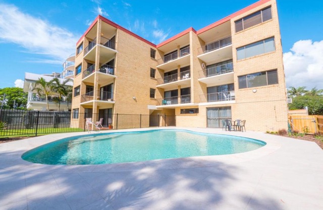 Golden Shores Unit 1 21 Landsborough Parade
