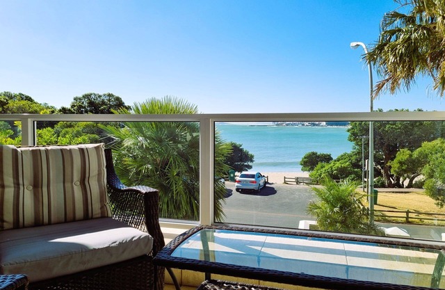 'Goldwater on Beach', Stunning 3 bedroom apartment opposite the Beach