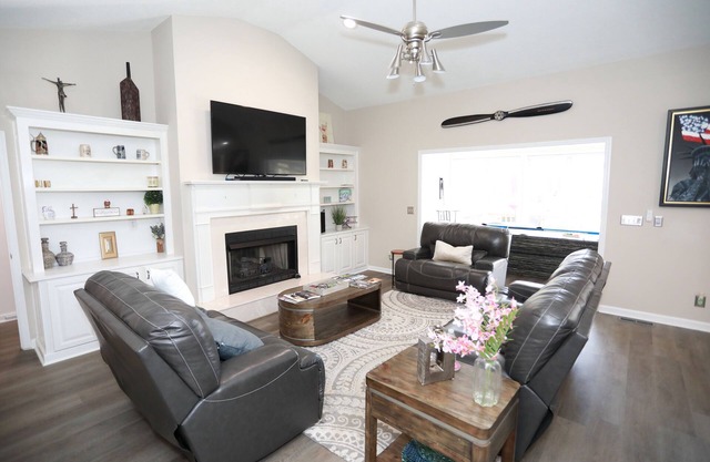 Golf community/Beautiful house with a golf view