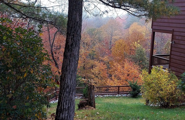 GOLF Nearby! Amazing View, Hot Tub, Game Room!Theater! 2 living rooms!Sleeps 12