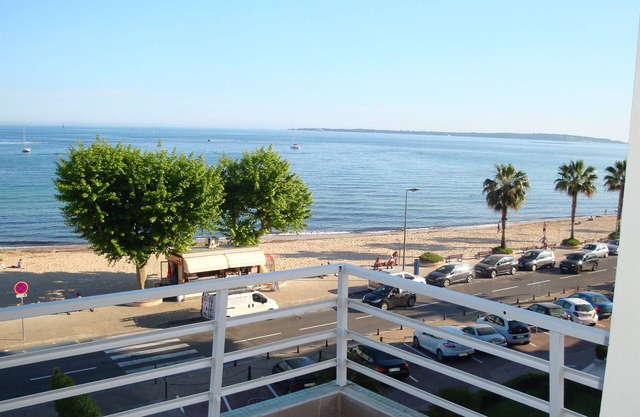 Golfe Juan F2 new in FRONT DE MER