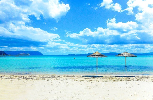 Golfo Aranci - apartment for 2 people, directly on the beach, with terrace and sea-view