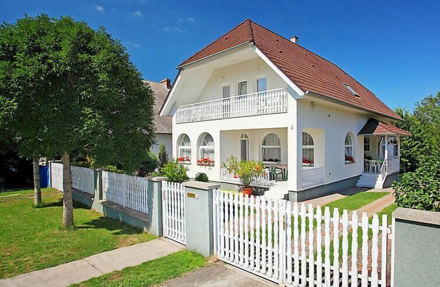 Goliath by Interhome