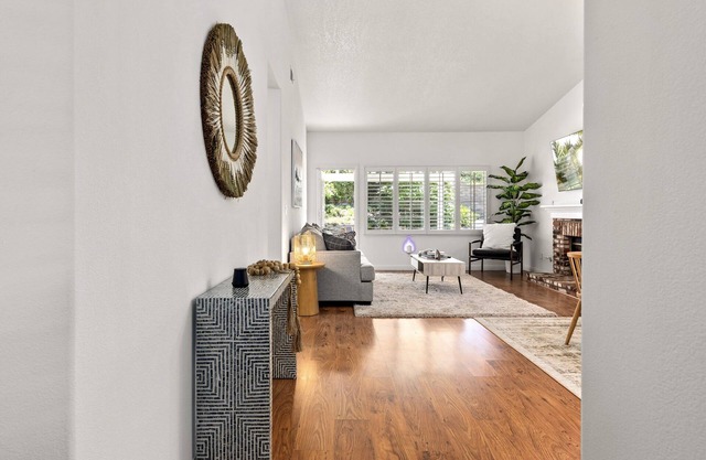 GOODE.HOMES | Luxury 3-bedroom home w/lush garden