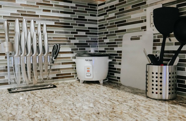 ★GoodVibes★ | 3BR 2BA Walk to Chinatown & Conv Cen