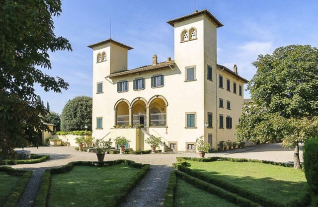 Gorgeous 17th Century Medici Villa Heart of Tuscany w/Beautiful gardens & Pool
