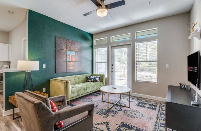 Gorgeous 2BR in Champion City 9337