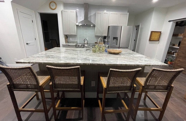 Gorgeous 3-bed, 3.5 bath on 32 acres of beautiful farmland, Shannon, MS. WiFi.