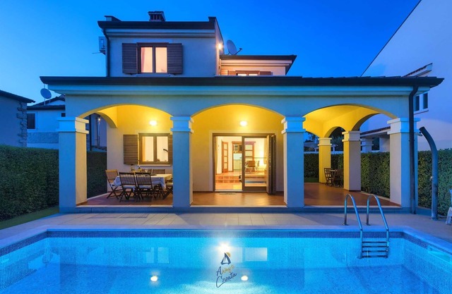 Gorgeous 3-Bedroom Villa Rosa with Private Pool