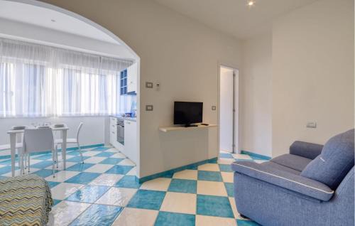 Gorgeous Apartment In Deiva Marina