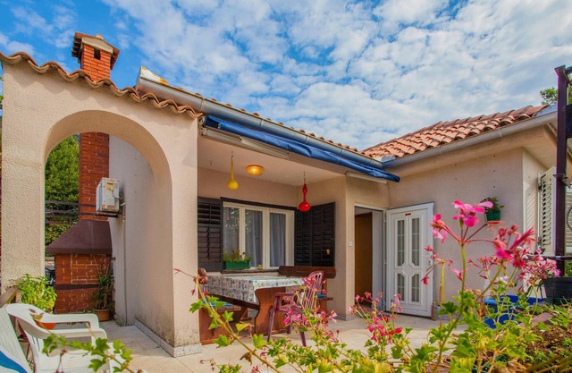 Gorgeous apartment in Cres with kitchen