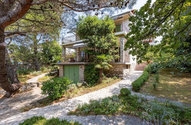 Gorgeous apartment in Malinska