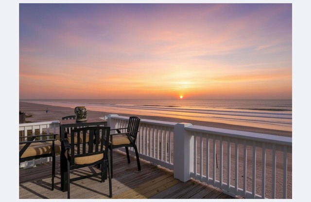 Gorgeous Beachfront | Firepit | Couples Retreat