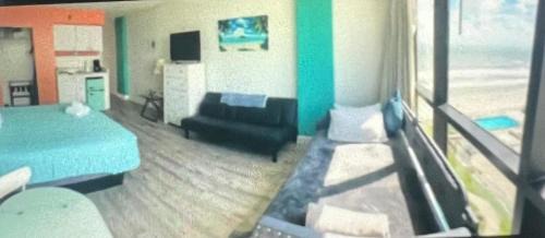 Gorgeous beachfront Oceanside flat 804 with sea view