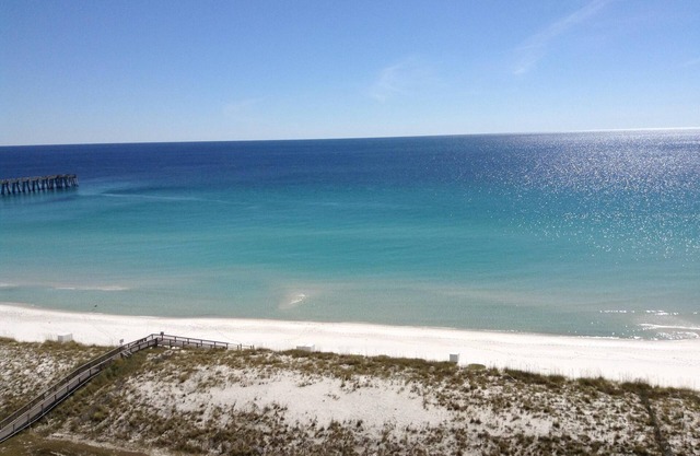 Gorgeous Gulf Front Condo in Beach Colony July 8-12 available