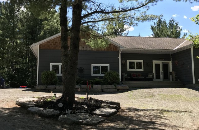 Gorgeous home in beautiful Bobcaygeon. Private, absolute serenity.