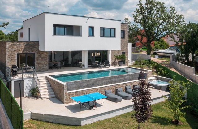 Gorgeous home in Buje with kitchen