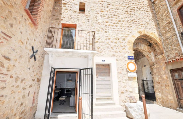 Gorgeous home in Fourques with WiFi